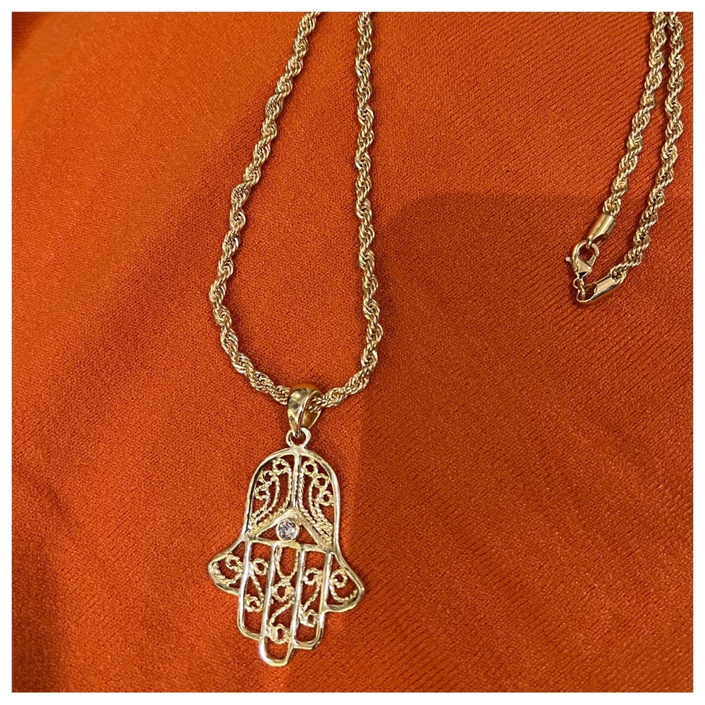 - FABULOUS HAMSA 🪬 NECKLACE